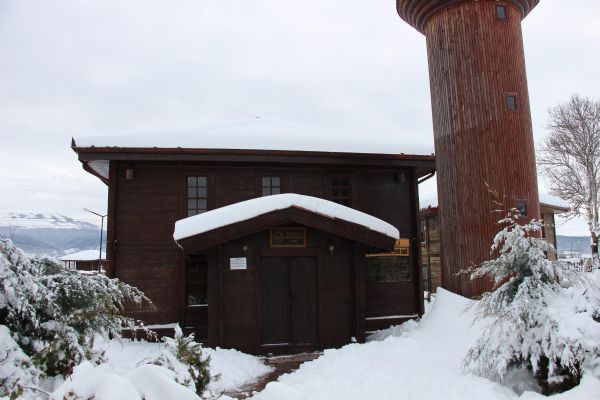 Açık hava müzesi karlar altında kaldı