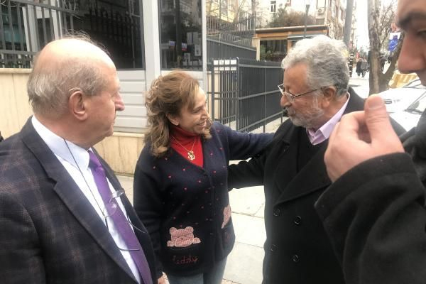 Metin Akpınar, ilk imzasını attı