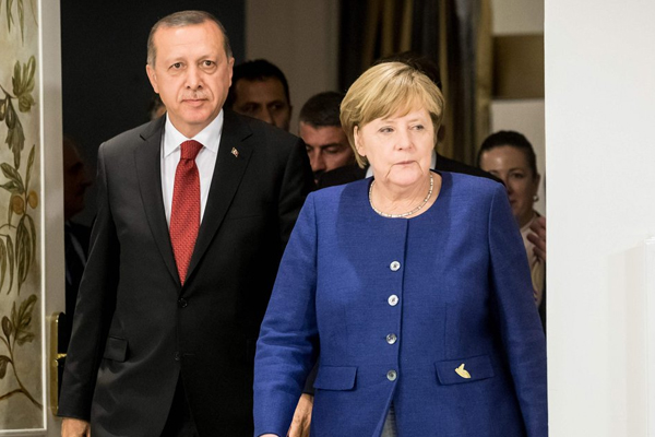 ‘Merkel, mülteciler konusunda Türkiye'yi takdir etti’