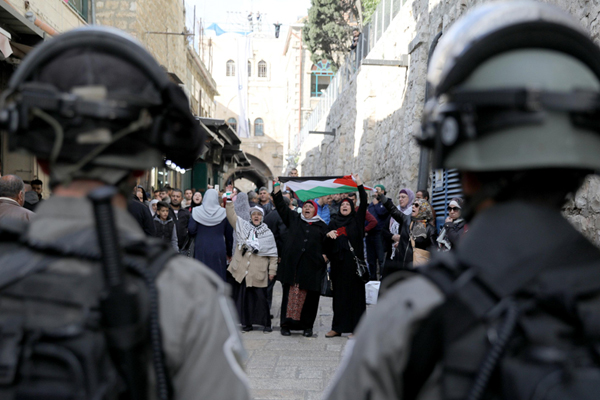 İsrail’in tutukladığı Filistinlilere uyguladığı işkencenin fotoğrafı