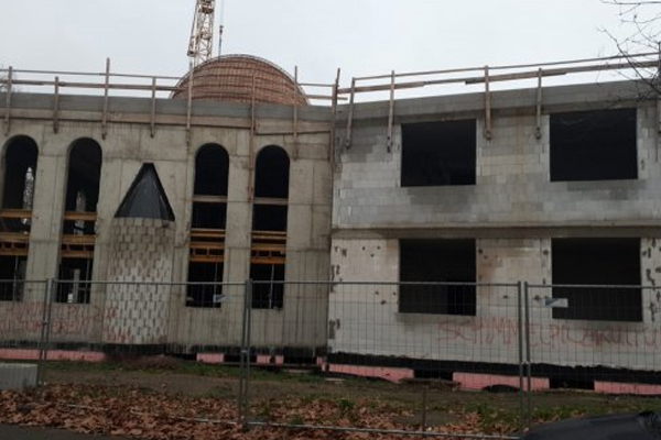 Almanya'da camiye islamofobik saldırı