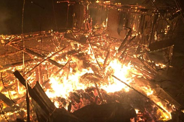 Karabük'te iki ev kül oldu