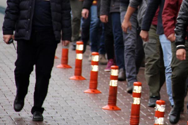 FETÖ'nün Hava Kuvvetleri yapılanmasına operasyon: 4'ü albay 60 şüpheli hakkında gözaltı kararı