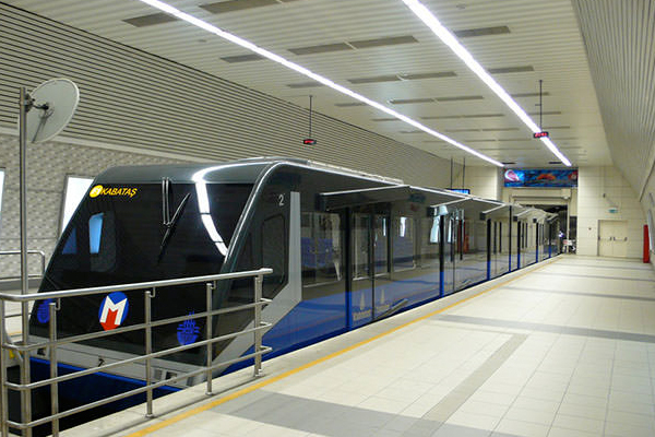 Metro seferleri uzatıldı