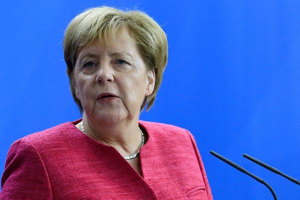 Merkel'den 2019 için sınırlar ötesi işbirliği çağrısı