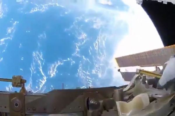 Astronotun heyecan verici manzarası