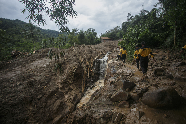 Endonezya'da heyelan: 2 ölü, 41 kayıp
