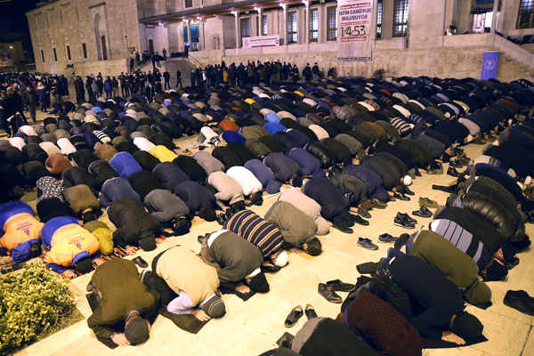 Fatih Camisi'nde gençlik buluşması