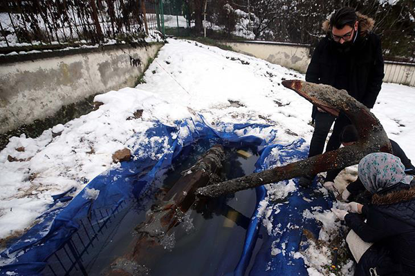 Ağa takılan tarihi çapa su altına ışık olacak