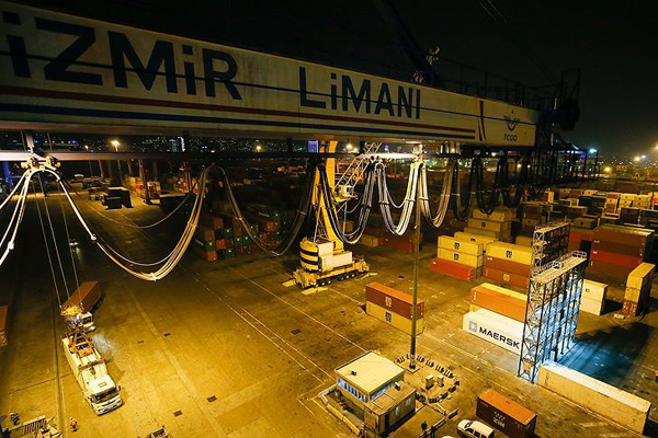 İzmir Limanı'ndan yılın son ihracatı Orta Doğu'ya