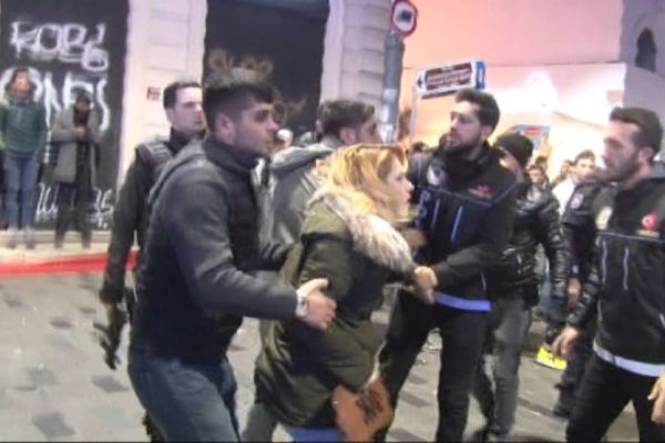 Yılbaşında kendinden geçenler birbirine girdi