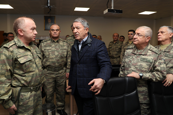 Bakan Akar ve komutanlar Süleyman Şah Türbesi'nde