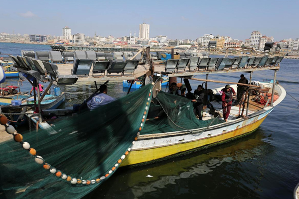 İsrail 2 Filistinli balıkçıyı gözaltına aldı