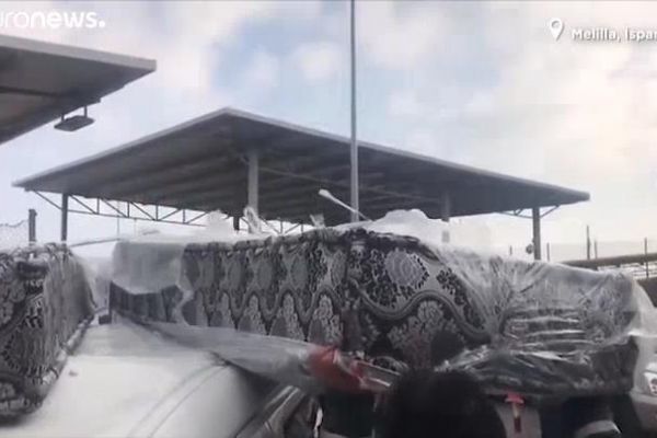 İnsan kaçakçıları sınırları zorluyor, koltuk minderinden kaçak göçmen çıktı