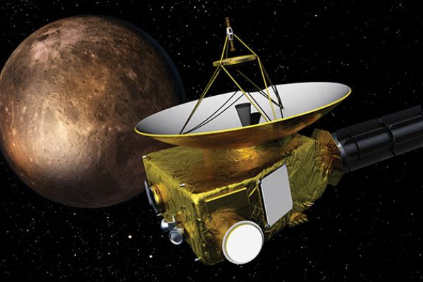 NASA'nın uzay aracı güneş sistemine en uzak noktadaki alçak uçuşunu yapmayı başardı