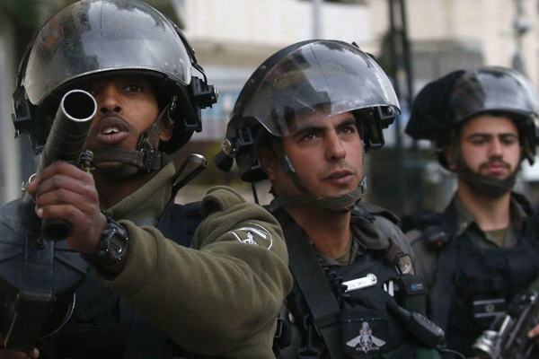 İsrail askerleri Nablus'ta 2 Filistinliyi yaraladı