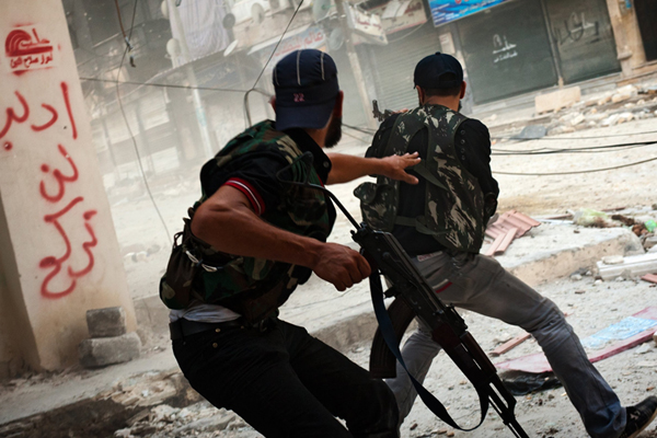 Cezayir silahlı Suriyelilere kapıyı kapattı