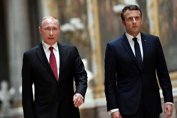 Macron, Putin'den Suriye’de Kürtleri korumasını istedi