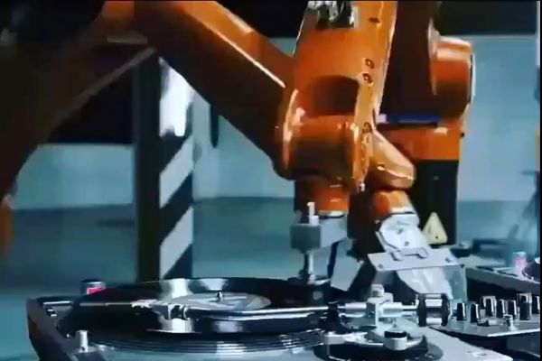 Robotlar konser veriyor