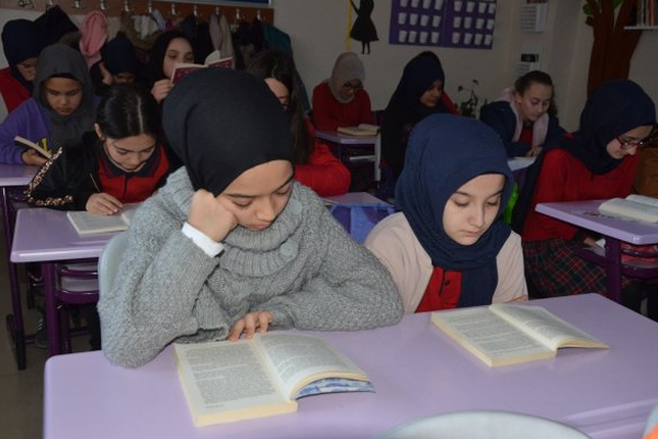 Kitap okuma alışkanlığı, her saat aşılanıyor