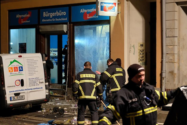Almanya'da parti binası önünde patlama