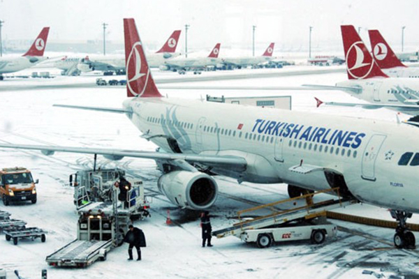 Kar yağışı nedeniyle bazı uçak seferleri iptal edildi