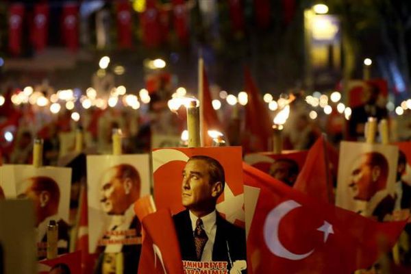 Sarıkamış şehitleri,meşaleli yürüyüşle anıldı