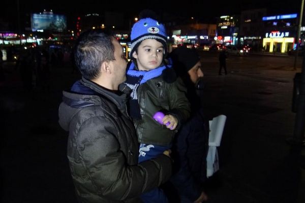 3 yaşındaki çocuğu üstünde not bırakarak terk edip gitti