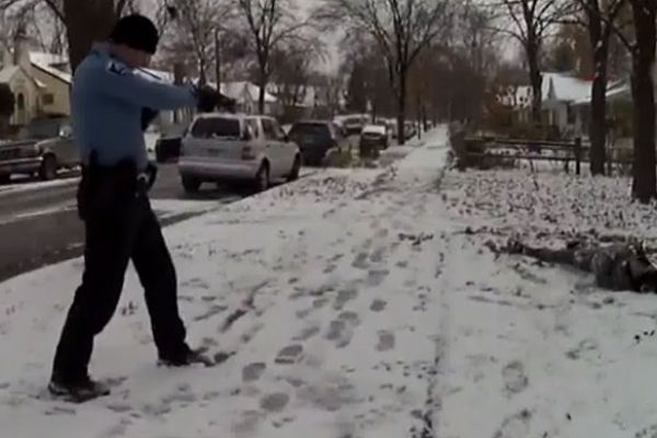 Amerika'da polis bıçaklı adama kurşun yağdırdı