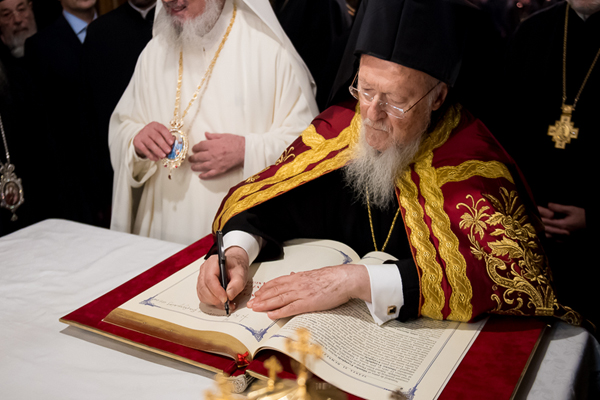 Fener Rum Patriği tarihi kararnameyi imzaladı
