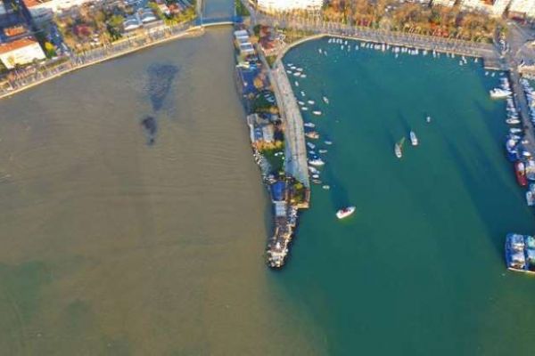 Aşırı sağanak, Marmara Denizinin renginin değişmesine neden oldu