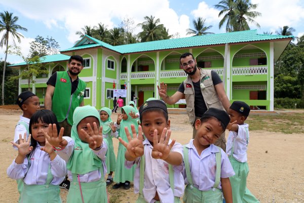 Türkiye’den 13 ülkeye 31 kalıcı eser
