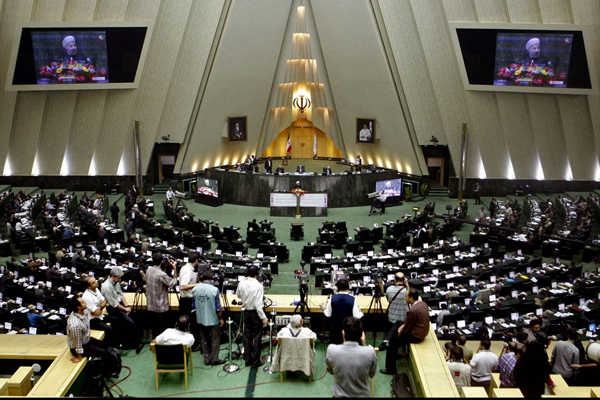 İran, yabancı ürünlerin reklamını yasakladı