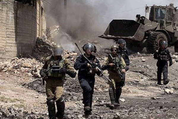 İsrail askerleri bir Filistinliyi başından vurdu