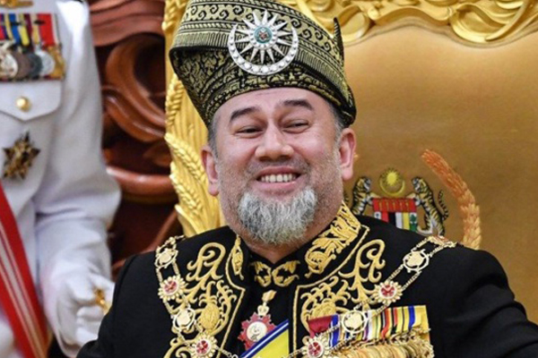 İki aydır izinde olan Malezya Kralı, tahtı bıraktı