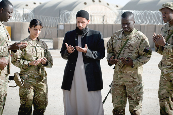 İngiltere'den Müslüman İngilizlere çağrı: Orduya katılın