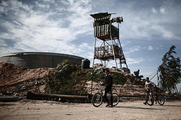 İsrail Gazze'de iki gözetleme kulesini vurdu