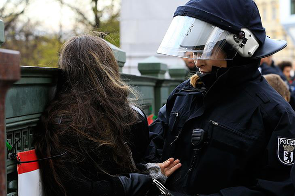 Scholz: Almanya'da da sarı yelekliler potansiyeli var