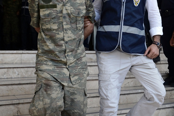 FETÖ operasyonu: 100 muvazzaf asker hakkında yakalama kararı
