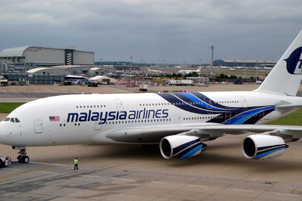 Kayıp Malezya uçağının parçası bulundu