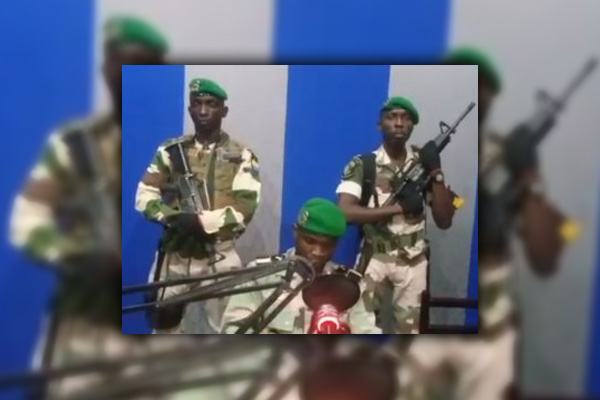 Gabon askeri devlet radyosundan ayaklanma çağrısı