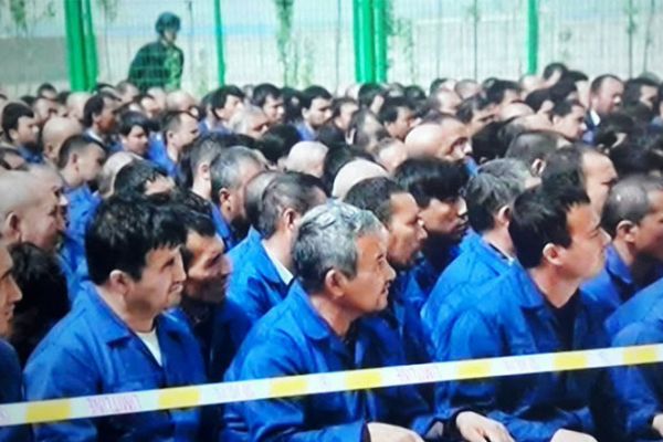 İnkara zorlan Uygurlu genç