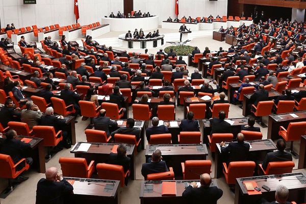 TBMM'de Erdoğan'ın korumaları ve HDP'liler arasında arbede