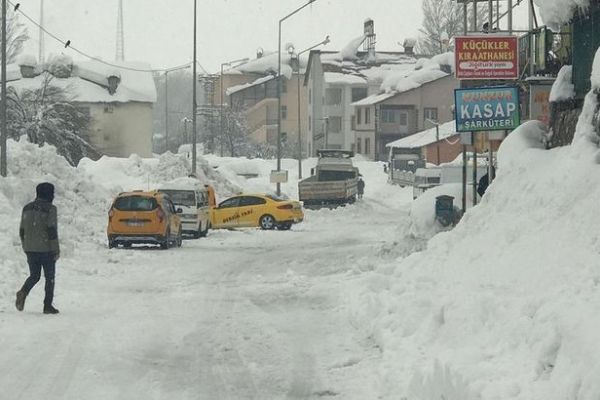 Tunceli-Erzincan kara yolu ulaşıma kapandı