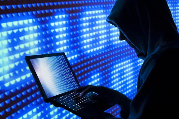 Almanya'da politikacılara siber saldırı düzenleyen gençten itiraf