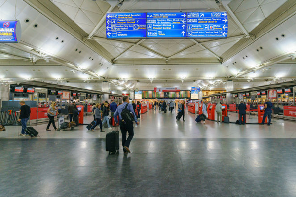 İstanbul havalimanları yolcu barajını aştı