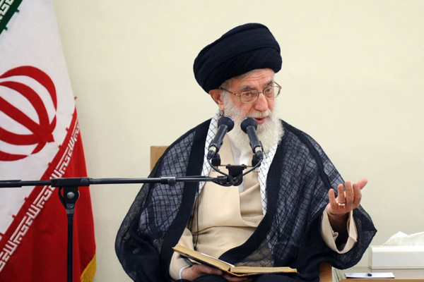 Hamaney'den ABD’ye sert tepki: Birinci sınıf aptallar