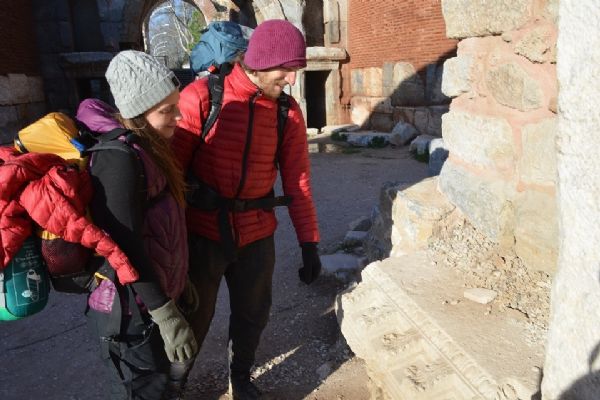 801 kilometrelik güzergahı tamamlamak için her gün 20 kilometre katediyorlar.