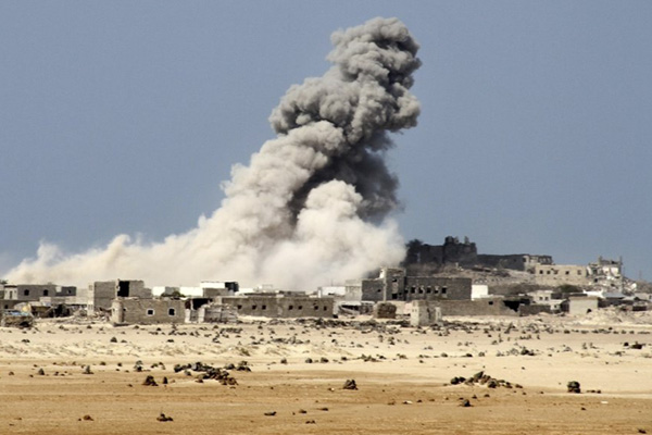 Yemen'de askeri geçit törenine hava saldırısı