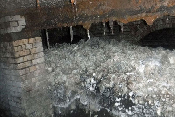 İngiltere'de bulunan 'yağ dağı' korkuttu: Pisa Kulesi'nden daha büyük